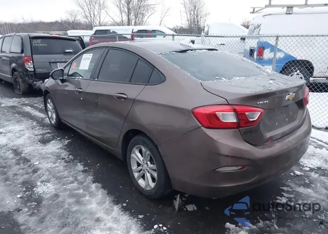 2019 Chevrolet Cruze Ls z USA, uszkodzony, nr VIN 1G1BC5SM1K7127890